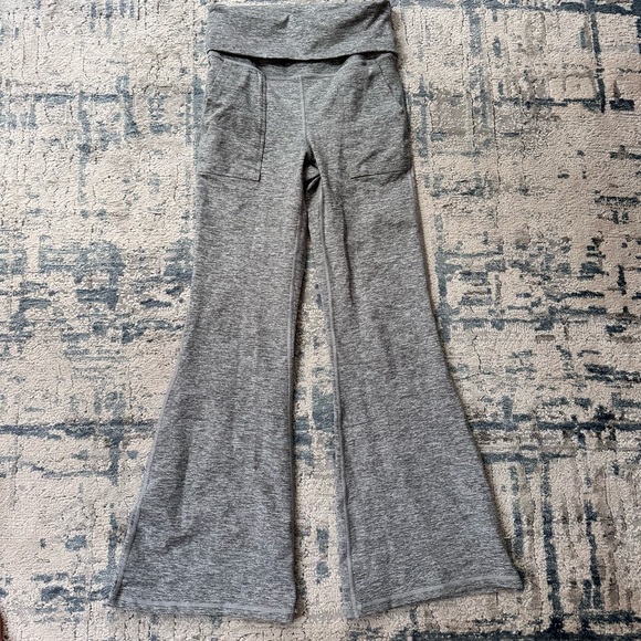 Aerie Offline Super High Rise Flare Legging with Pullover Waistband - Picture 2 of 5